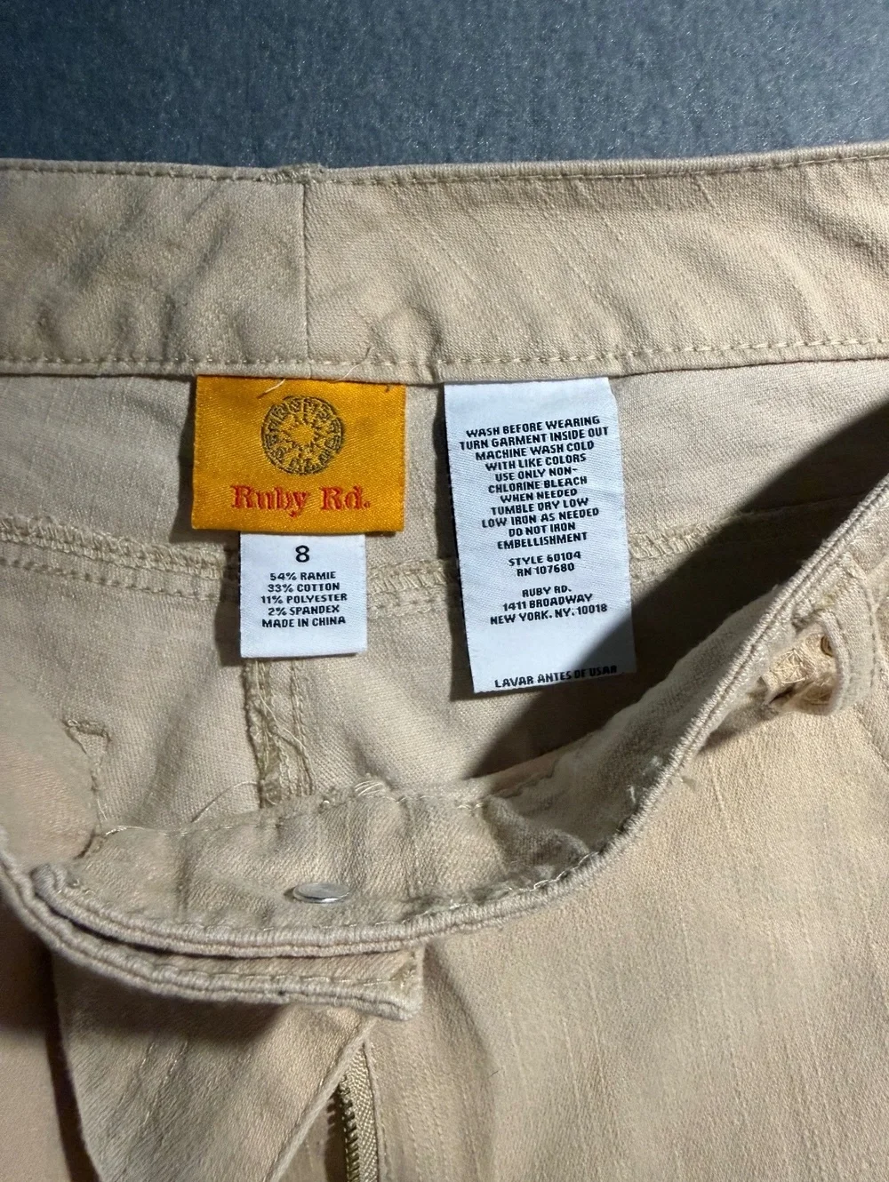 Ruby Rd. Beige Capri Pants with White Embroidery Size 8